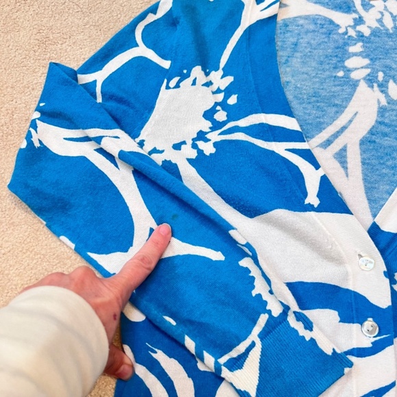 J. Crew Blue and White Floral Cardigan V-Neck Buttons Spring Lightweight Resort - Picture 5 of 6